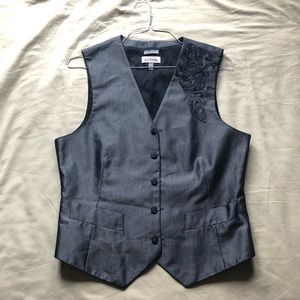 Le Chateau Vest